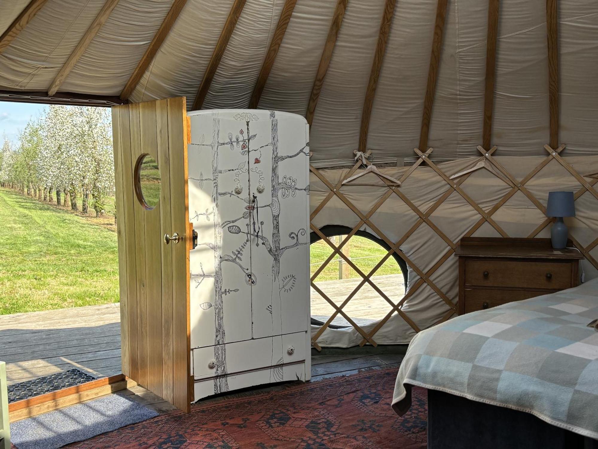Вилла Dragon Orchard Retreat Ледбери Номер фото